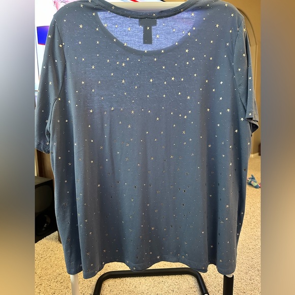 Fabulous patriotic top with raised stars - Picture 2 of 2